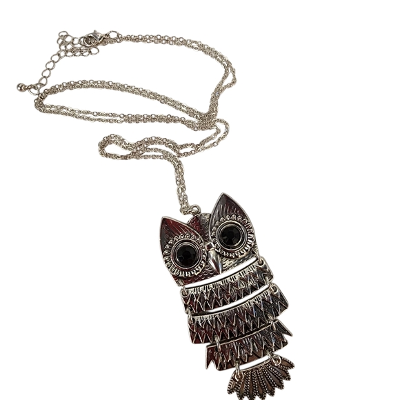 Owl Pendant Necklace Silver Tone Large Articulate Owl Pendant - Picture 7 of 9